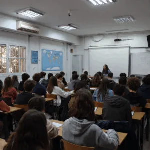 Quanto o inglês afeta o salário? Descubra o valor real da habilidade em 2025