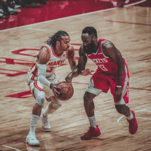 Hawks perdem para Rockets em treino pré-temporada 133-115