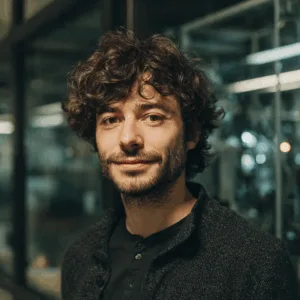 Theon Compra 9,8% de Participação na Exosens, Fabricante de Dispositivos de Visão Noturna