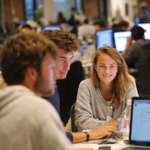 Por que a Vaga de Desenvolvedor Fullstack Pleno (.NET + React) se Destaca no Mercado Atual