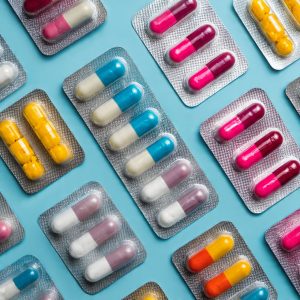 Falsificação de medicamentos: como se proteger de um risco silencioso à saúde