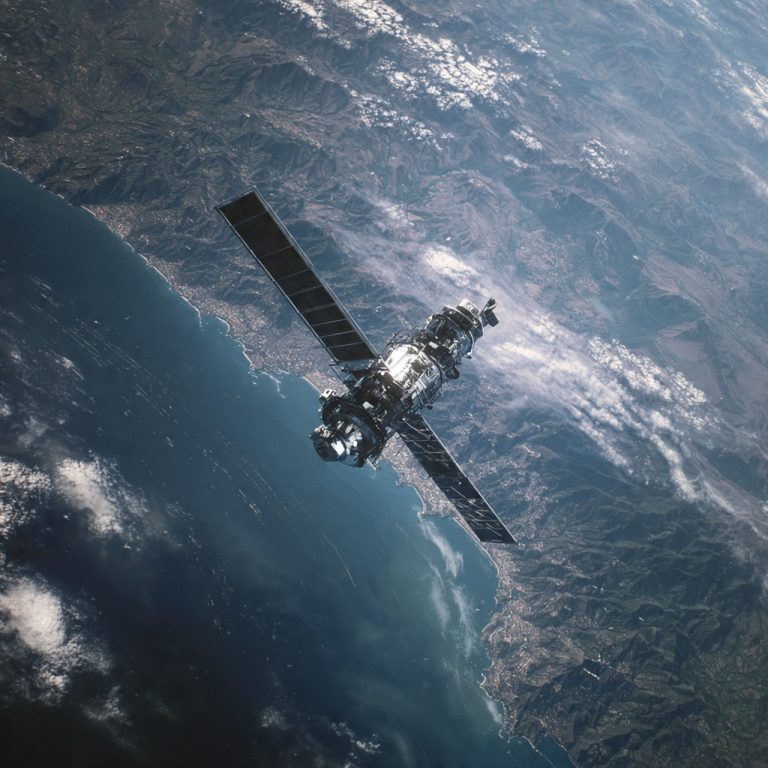 Starlink x Amazon Leo: quem vence na corrida da internet via satélite?