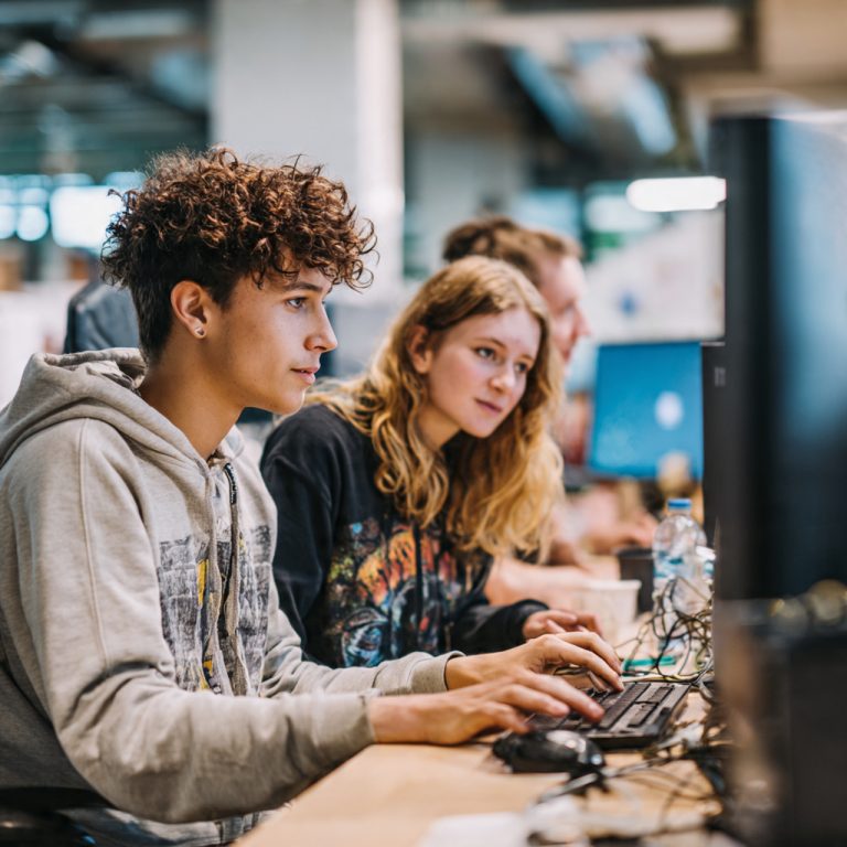 Desenvolvedor(a) Java Júnior Remoto: A Oportunidade Perfeita Para Quem Quer Crescer Rápido, Trabalhar com Alta Performance e Entrar no Ambiente Tecnológico Mais Inovador da DB1