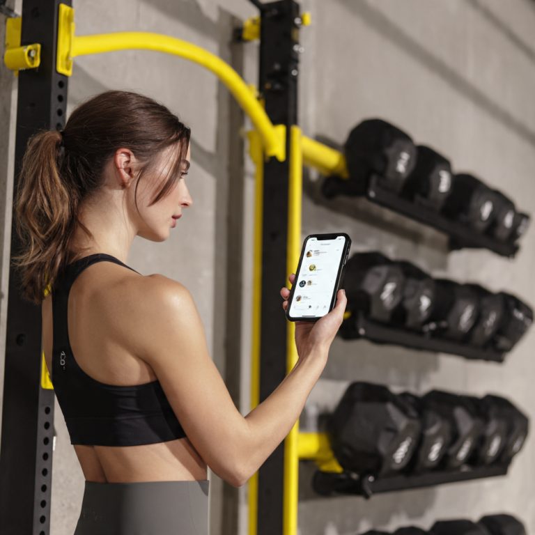 Vai viajar? Wellhub permite fazer check-ins em academias de outros países e facilita a rotina fitness