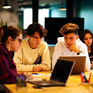 Cisco lança plano de carreira gratuito para Analista de Cibersegurança Júnior e abre portas para o mercado global