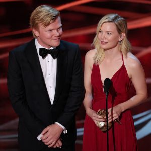 Bugonia: Kirsten Dunst reage com humor à ausência de Jesse Plemons no Oscar 2026