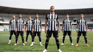 Vitória enfrenta o Atlético-PR com elenco renovado e miras nas cabeças de chave